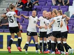 篮球CBA赛场出现精彩扣篮